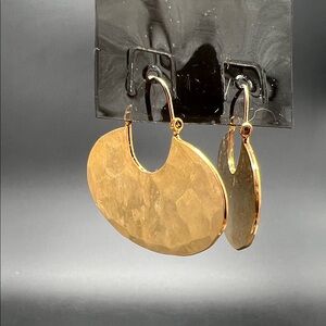 Elegant Gold-Tone Basket Shaped Earrings 1” NEW